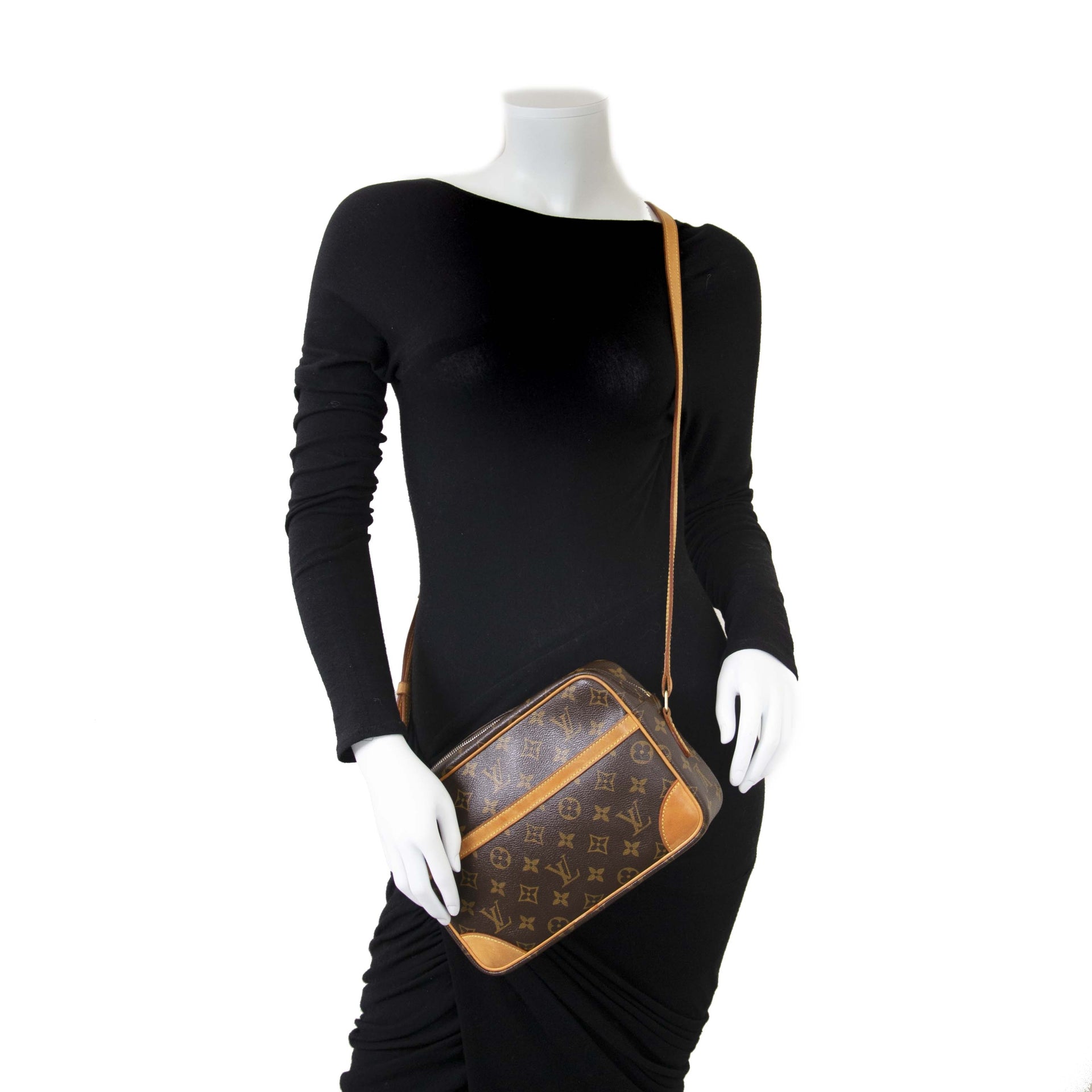 Louis Vuitton Monogram Trocadero Crossbody Bag now for sale at labellov vintage fashion webshop belgium