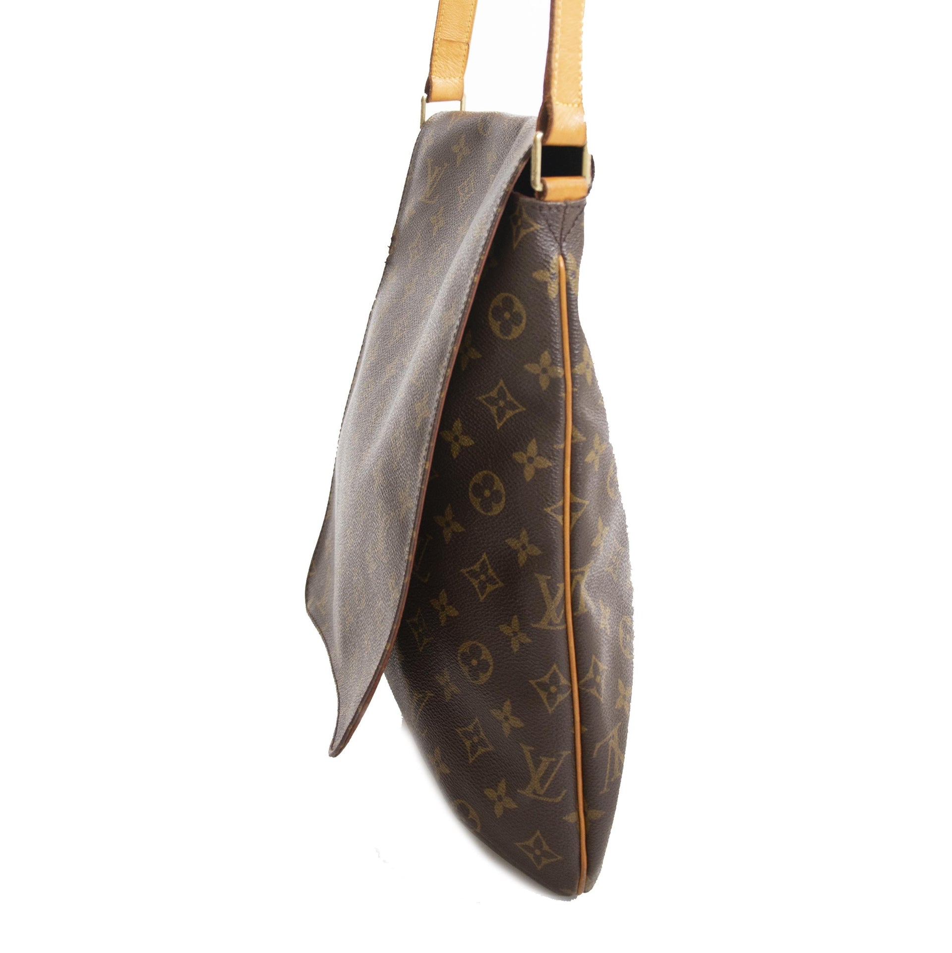 Are you looking for an authentic designer bag online at Labellov.