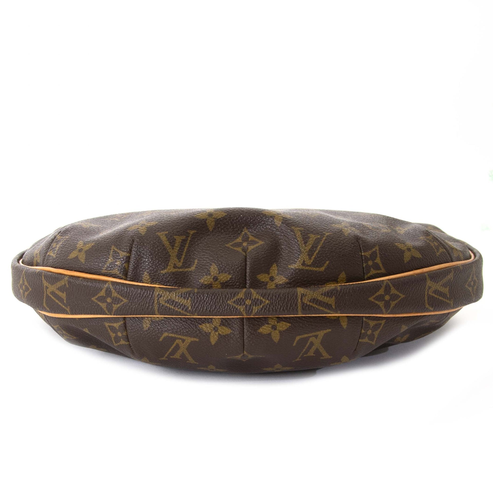 Louis Vuitton Monogram Croissant MM Bag for sale online at Labellov secondhand luxury in Antwerp