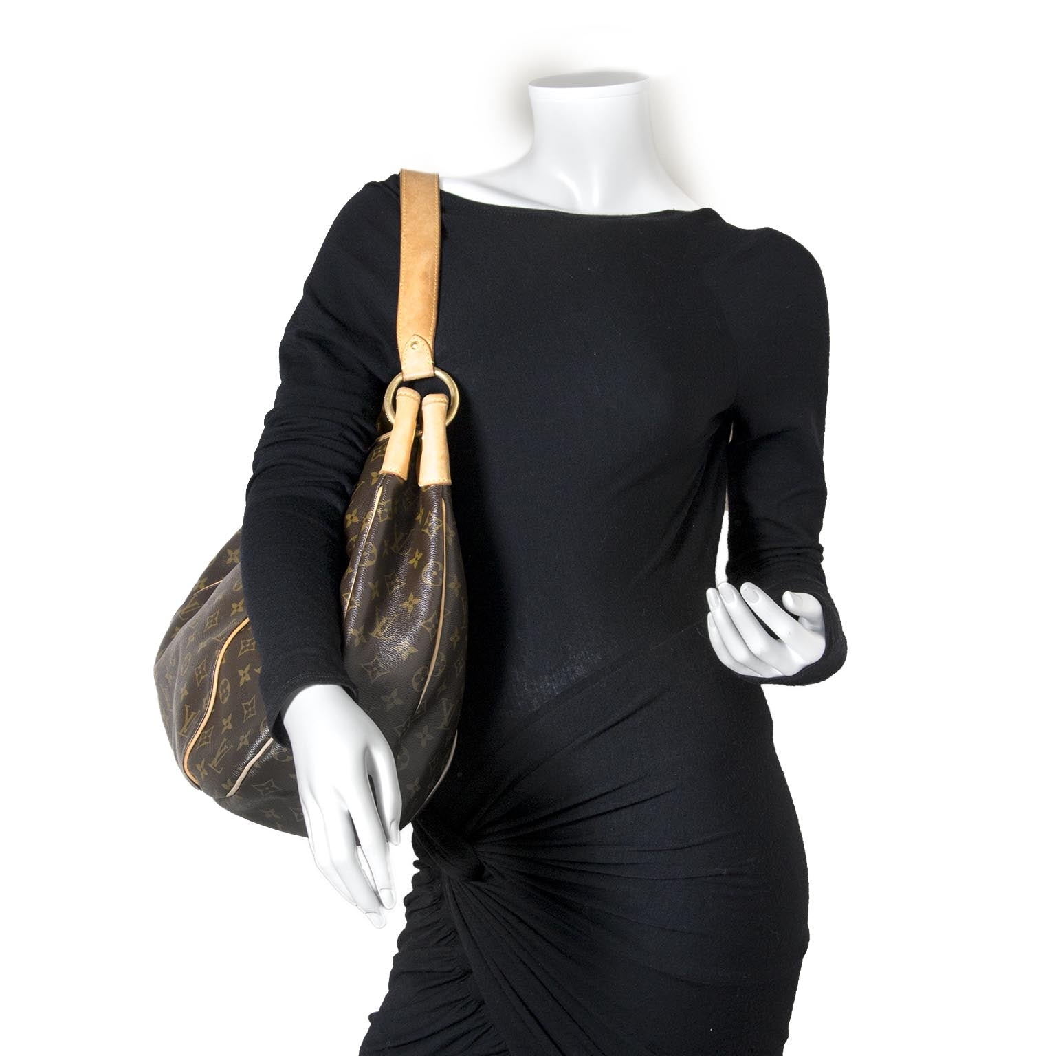 louis vuitton galliera GM monogram hobo bag now for sale at labellov vintage fashion webshop belgium