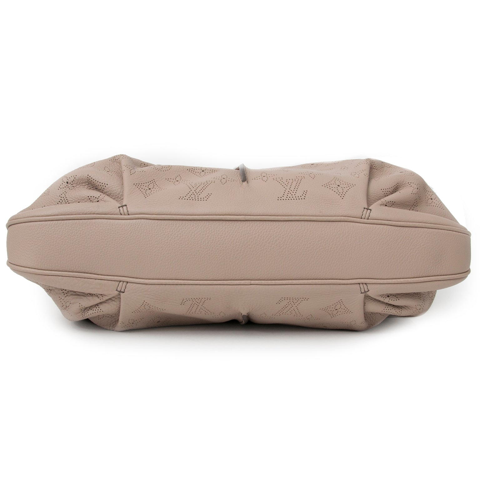 Buy authentic Louis Vuitton Babylone Mahina at the right price at LabelLOV vintage webshop. Luxe, vintage, fashion. Safe and secure online shopping. Antwerp, Belgium.