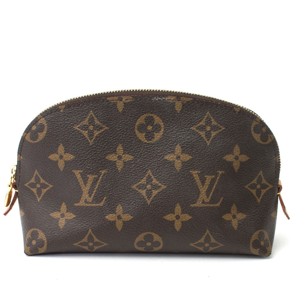 Buy authentic Louis Vuitton Pochette at the right price at LabelLOV vintage webshop. Luxe, vintage, fashion. Safe and secure online shopping. Antwerp, Belgium.