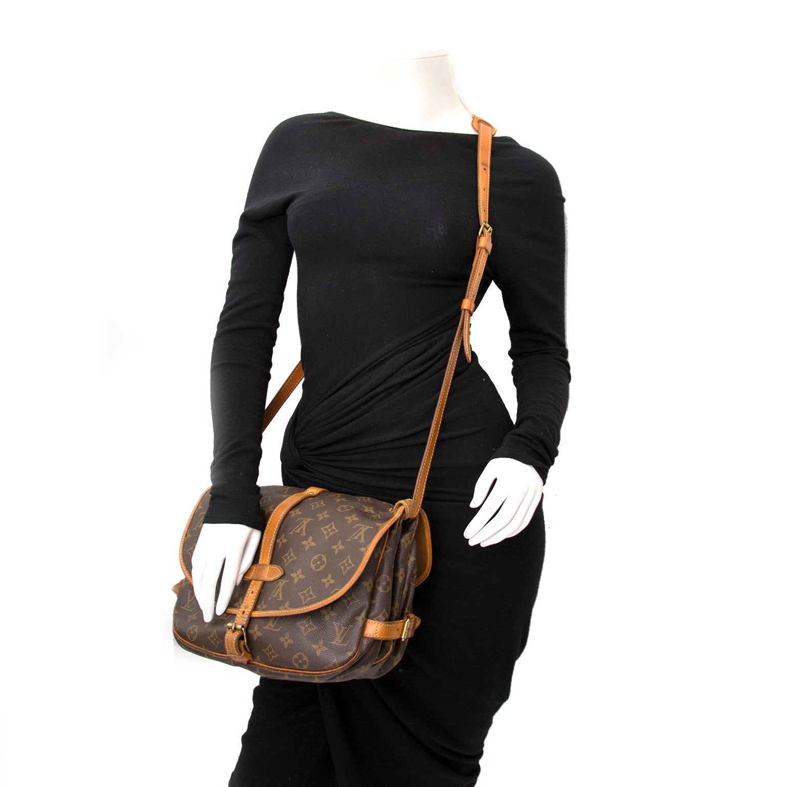 Acheter en ligne chez Labellov.com Louis Vuitton Saumur MM Monogram Shoulder Bag