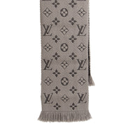 Authentic secondhand Louis Vuitton Logomania Pearl Grey Wool Blend Scarf designer scarves designer accessories designer bags luxury vintage webshop fashion fashionista safe secure online shopping worldwide shipping