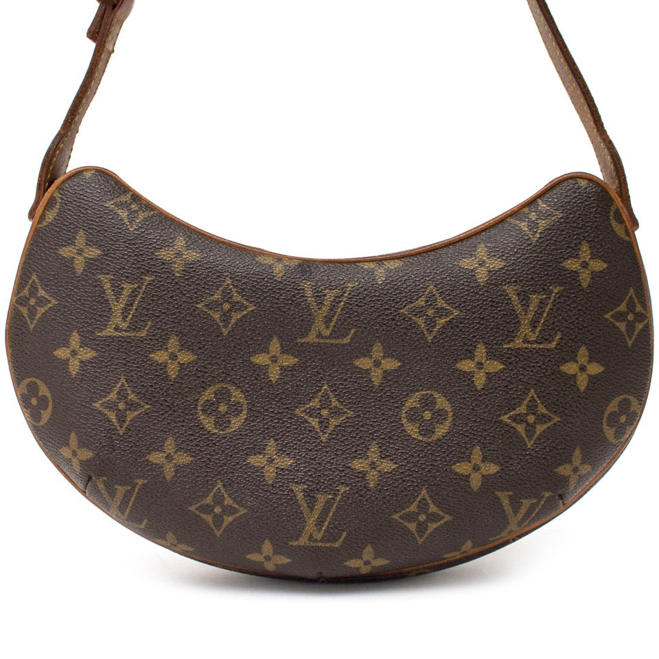Buy authentic Louis Vuitton Croissantat the right price at LabelLOV vintage webshop. Luxe, vintage, fashion. Safe and secure online shopping. Antwerp, Belgium.