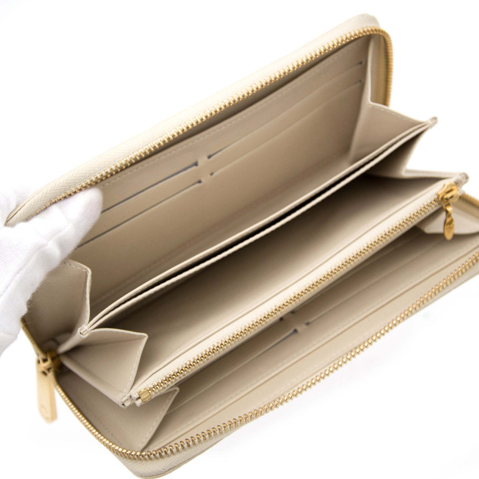 Achetez sans risque maintenant un vrai Louis Vuitton Zippy Portefeuille Corai patent Leather sur www.labellov.com au meilleur prix.