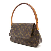 Vintage Louis Vuitton Monogram Looping Bag for the best price at Labellov webshop. Safe and secure online shopping with 100% authenticity. Vintage Louis Vuitton Monogram Looping Bag pour le meilleur prix.