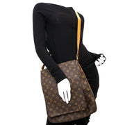 Vintage Louis Vuitton Musette Messenger Bag for the best price at Labellov webshop. Safe and secure online shopping with 100% authenticity. Vintage Louis Vuitton Musette Messenger Bag pour le meilleur prix.