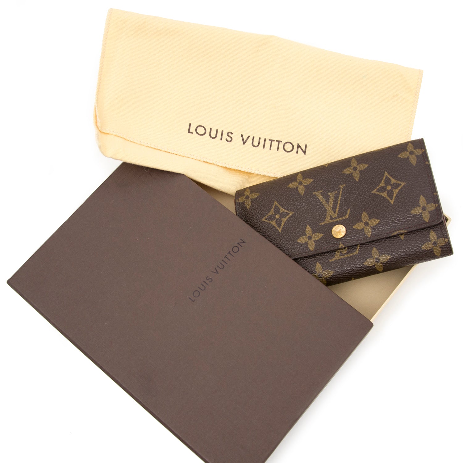 Vintage Louis Vuitton Wallet for the best price at Labellov webshop. Safe and secure online shopping with 100% authenticity. Vintage Louis Vuitton Porte-monnaie pour le meilleur prix.
