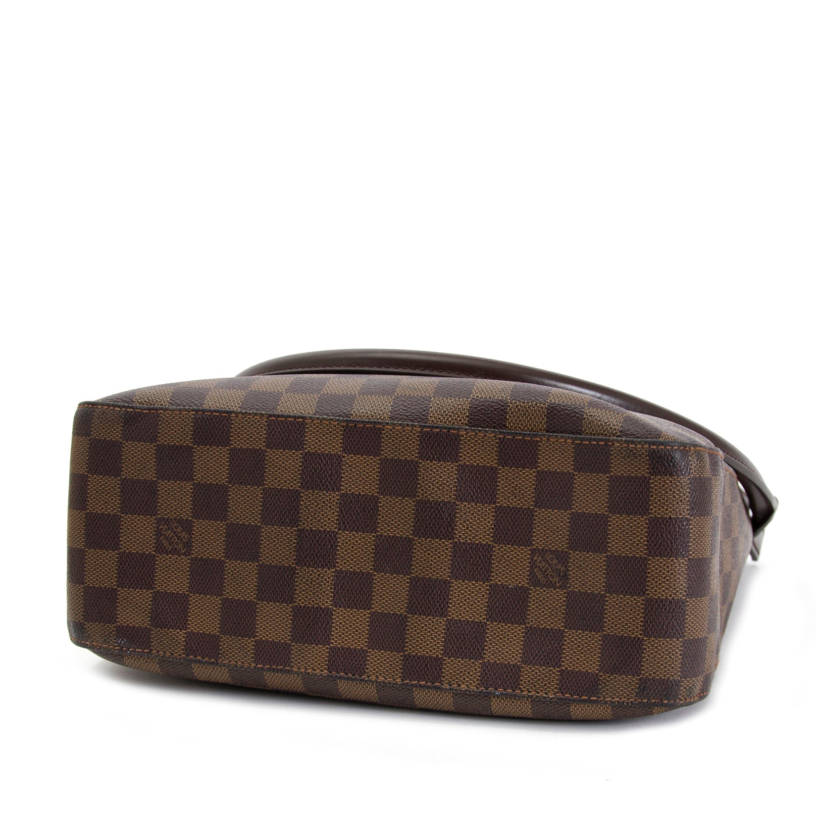 Are you looking for anauthentic Louis Vuitton Damier Looping?