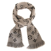 koop veilig online aan de beste prijs Louis Vuitton Verone Wool/Silk Logo Mania Scarf