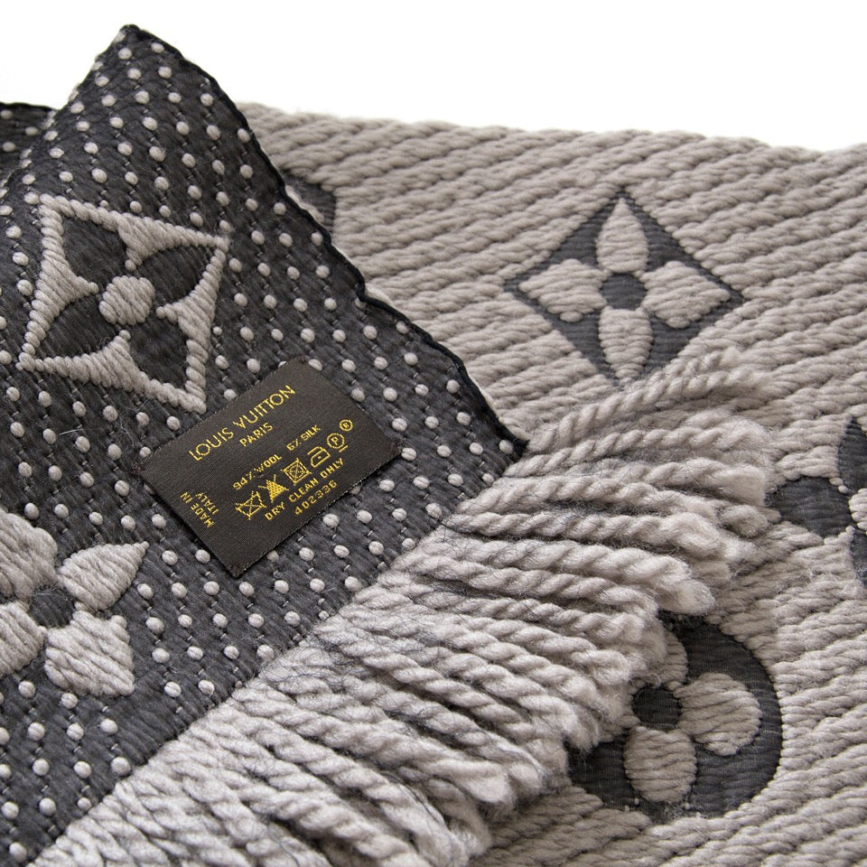 acheter en ligne comme neuf echarpes Louis Vuitton Verone Wool/Silk Logo Mania Scarf