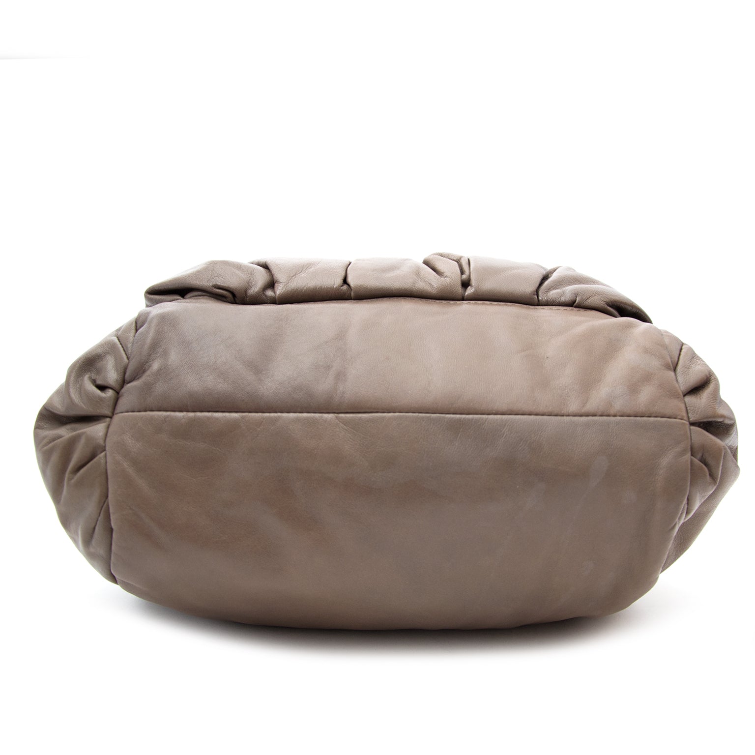 Bent u op zoek naar een authentieke designer handtas van het merk Marni? Koop veilig en makkelijk bij Labellov
