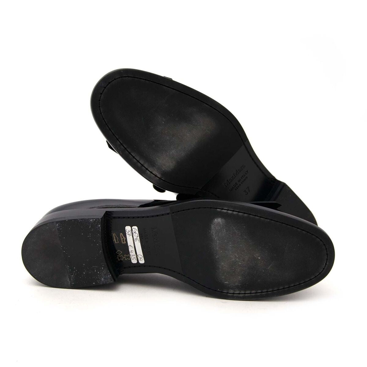 Koop authentieke tweedehands Max Mara schoenen aan een eerlijke prijs bij LabelLOV. Veilig online shoppen.