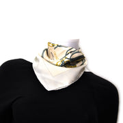 Vintage Hermès Carré scarf for the best price at Labellov webshop. Safe and secure online shopping with 100% authenticity. Vintage Hermès Carré foulards pour le meilleur prix.