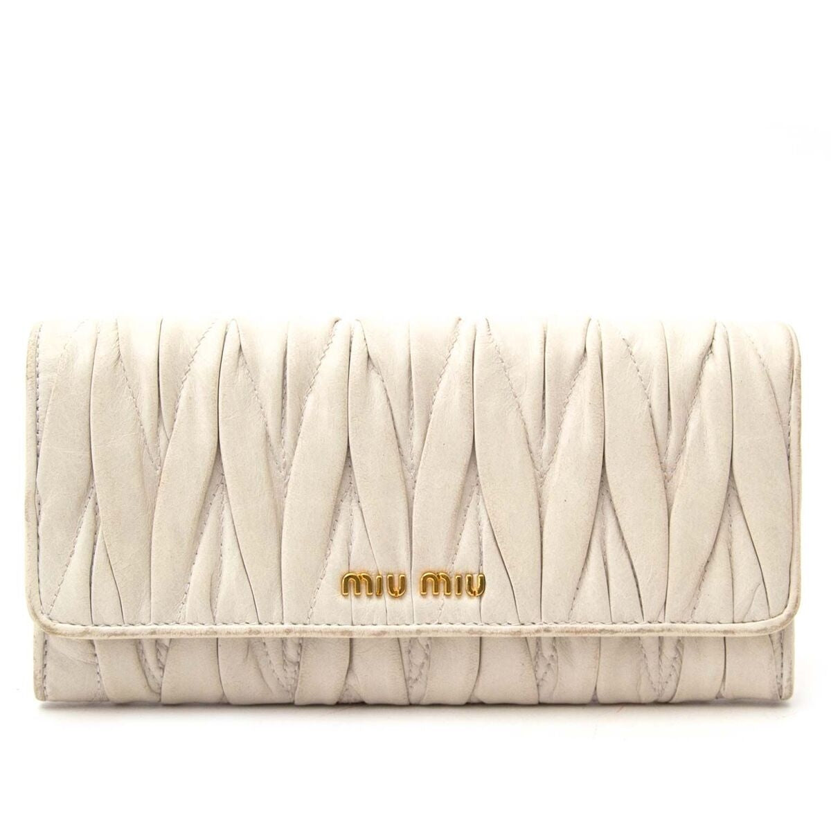 Buy an authentic secondhand Miu Miu beige wallet at the right price at LabelLOV vintage webshop. Safe and secure online shopping.