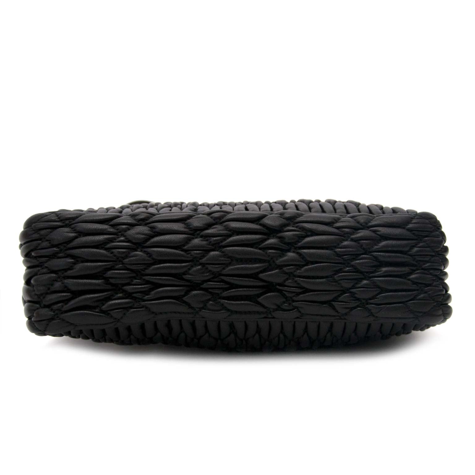acheter en ligne Miu Miu Black Matelassé Leather Shoulderbag pour le meilleur prix