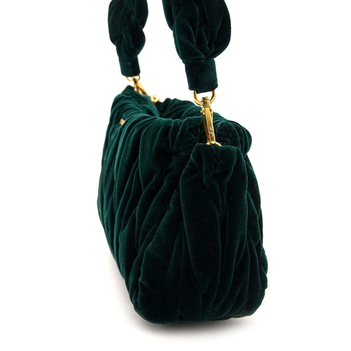 Achetez un authentique Miu Miu vert velours sac de main pour le bon prix chez LabelLOV.