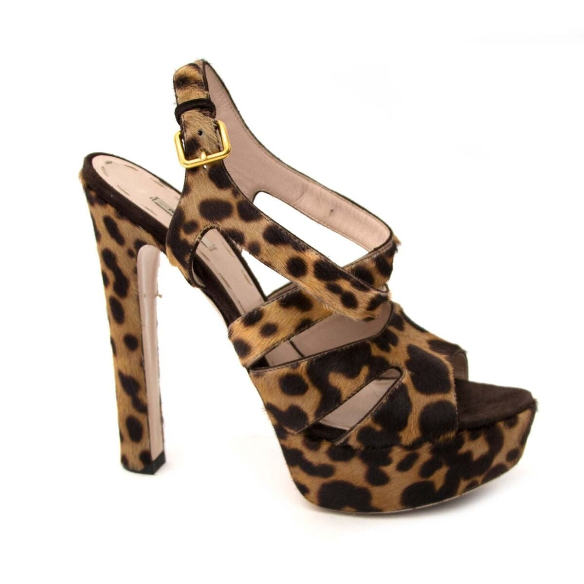 Buy authentic secondhand Miu Miu leopard sandal platform heels in ponyhair at the right price at LabelLOV vintage webshop. Safe and secure online shopping.
