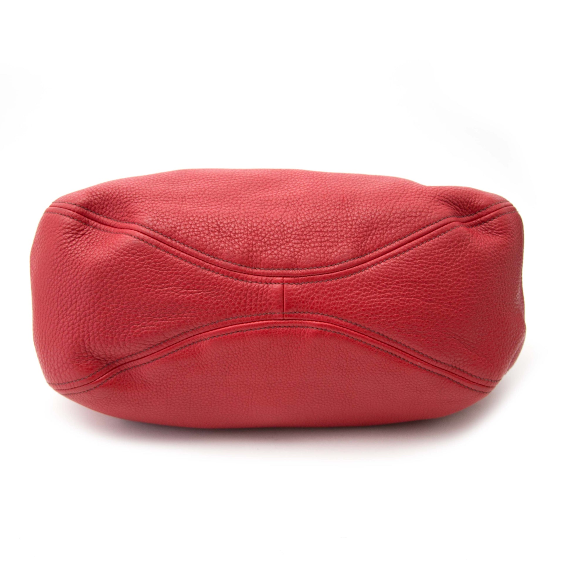 Online een tweedehands miu miu handtas te koop bij LabelLov.