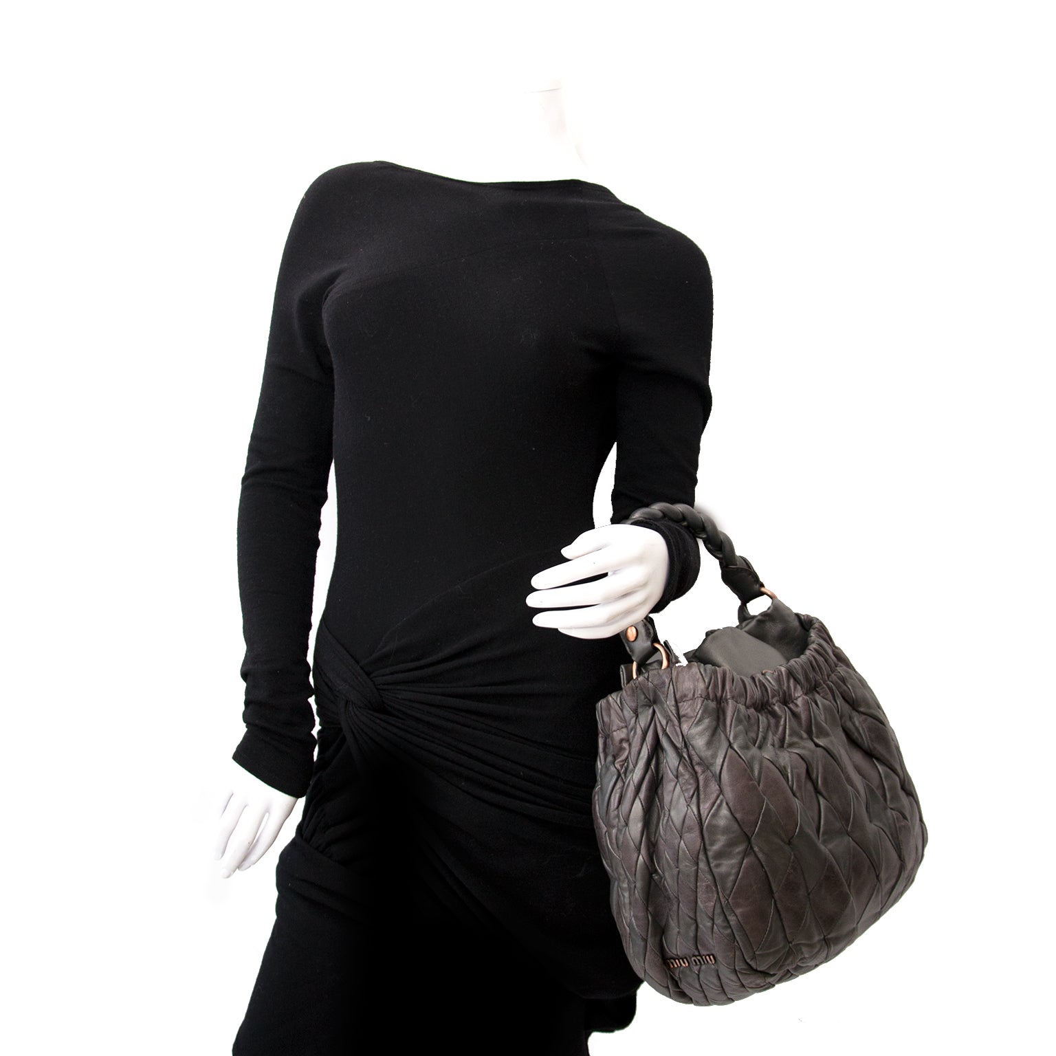 We buy and sell your timeless luxury and vintage pieces for the best rates