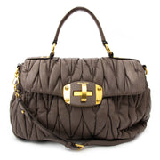 Koop uw Miu Miu Taupe Pleated Shoulder Bag