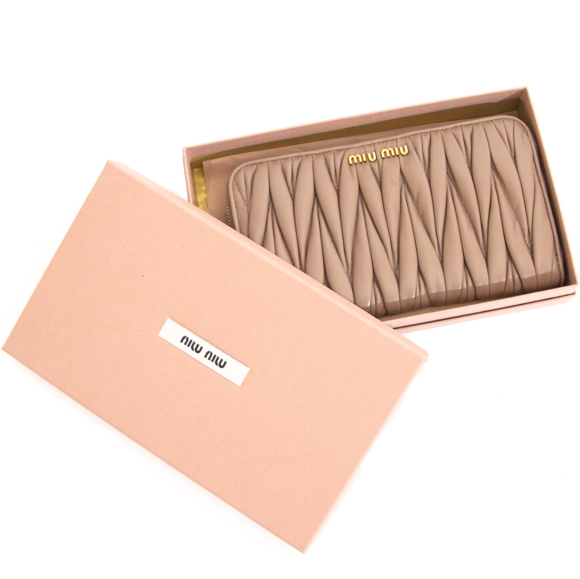 Buy authentic second hand Miu Miu Matelassé Wallet at online webshop LabelLOV