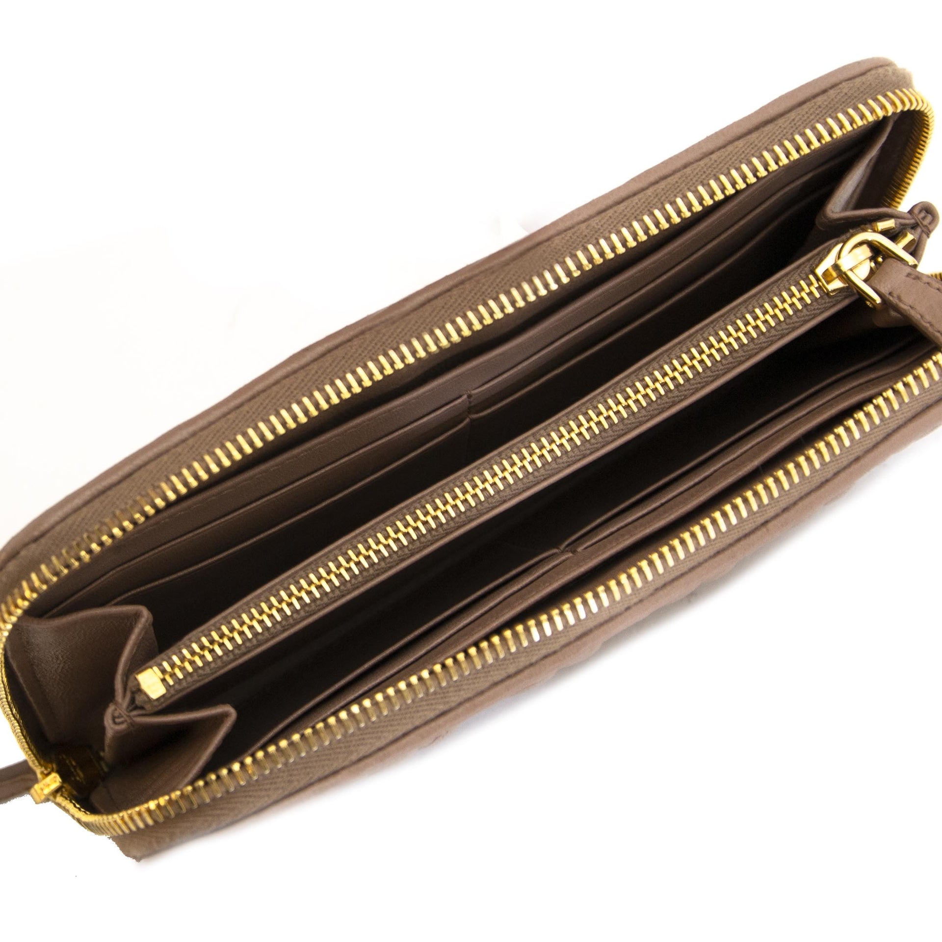Achète authentique seconde main Miu Miu Matelassé Wallet chez webshop LabelLOV