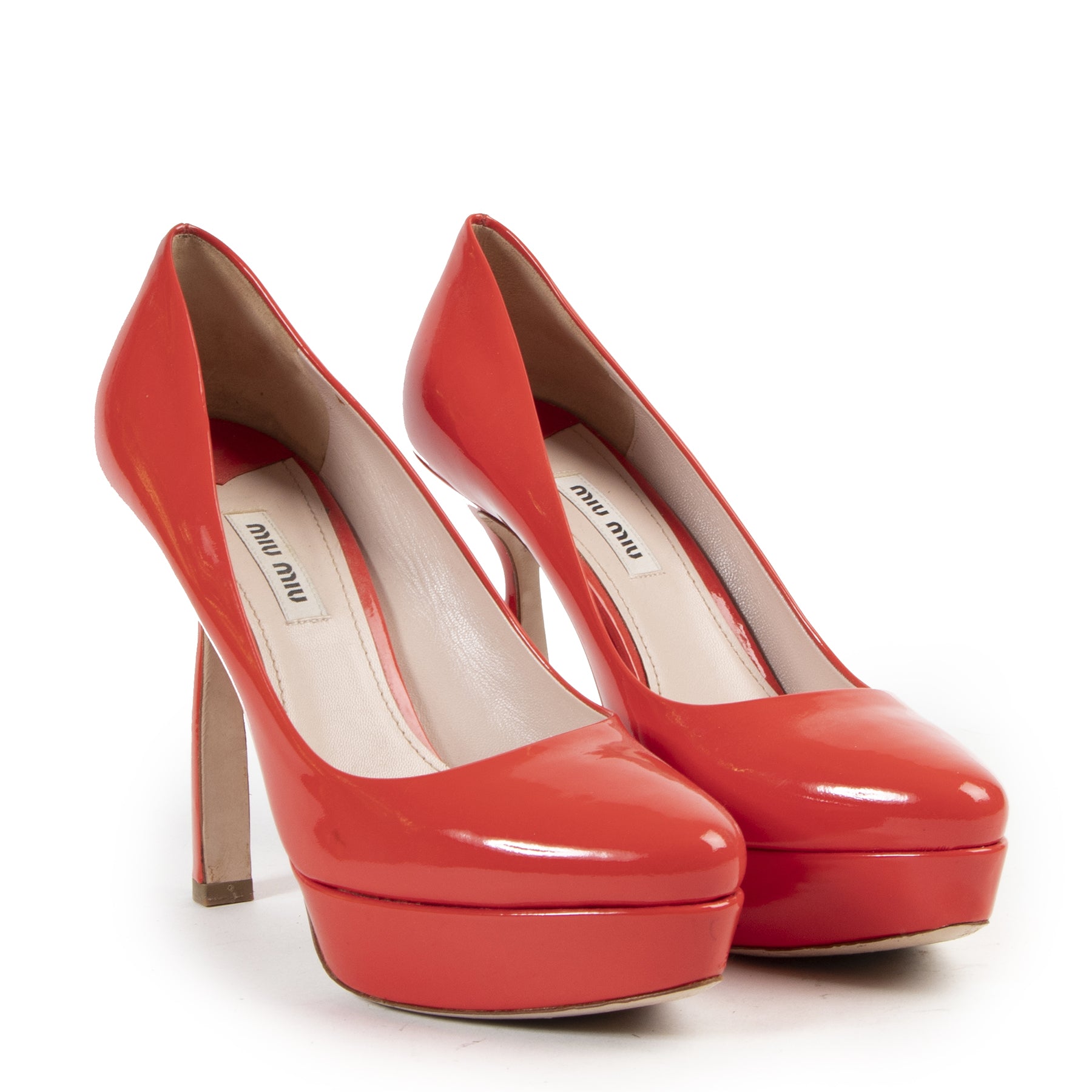 Miu Miu Red Patent Pumps aan de beste prijs bij Labellov tweedehands luxe in Antwerpen