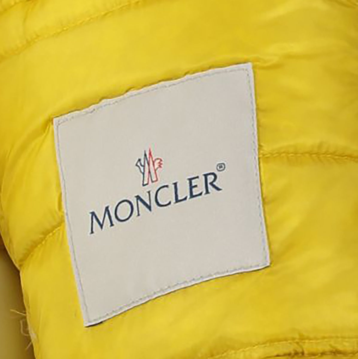 Magasinez en ligne en toute sécurité Moncler jacket jaune d'occasion