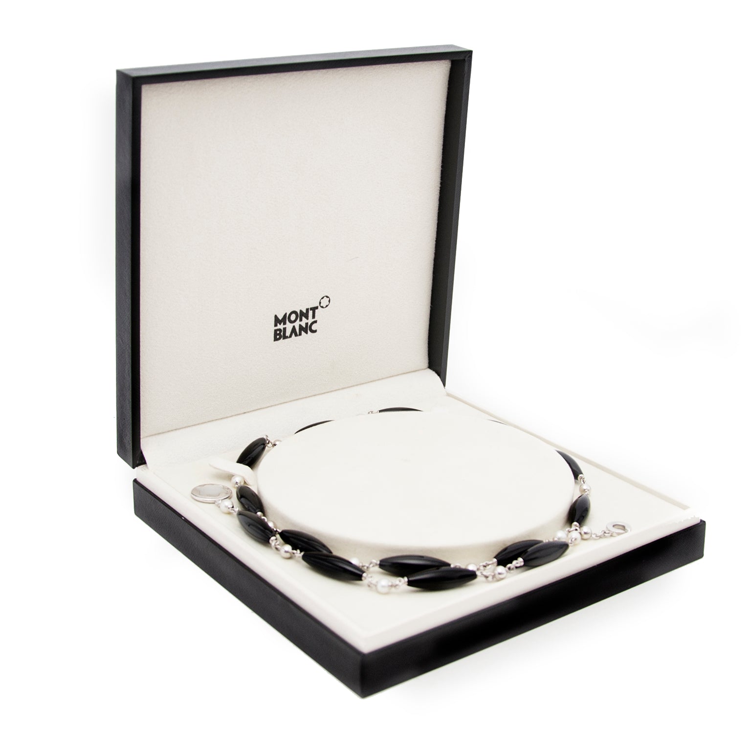 Exclusive jewelry for sale at affordable prices in Antwerp Belgium or online at Labellov webshop.