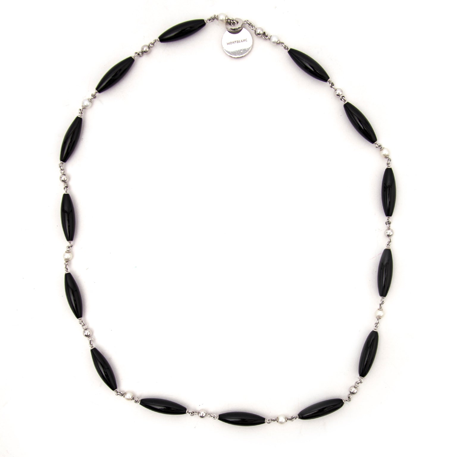 Montblanc Hommage To Femininity Oriental Pearls Necklace is now for sale in Antwerp Belgium or online www.labellov.com, worldwide shipping and reasonable prices for designer vintage items.