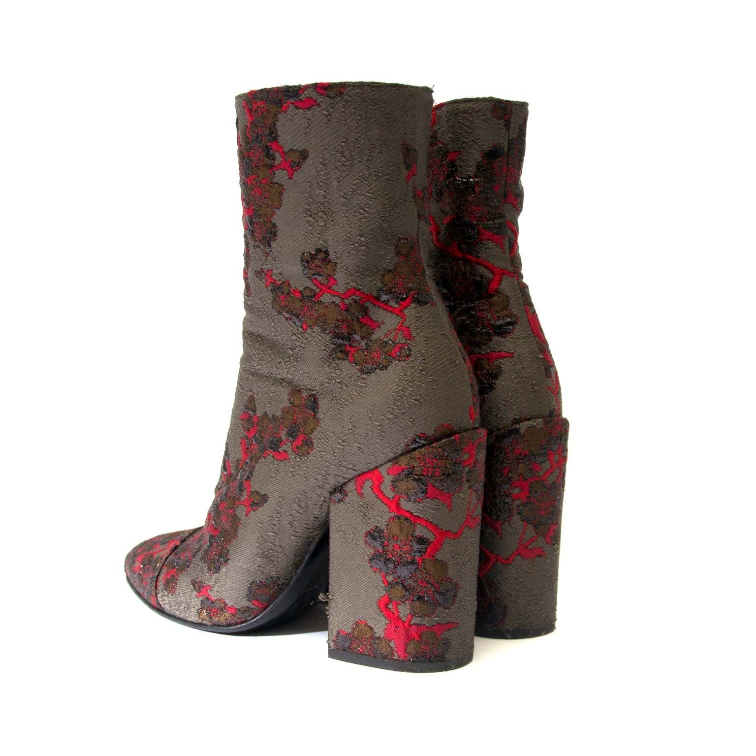 second main Dries Van Noten chaussures et vetements sur labellov