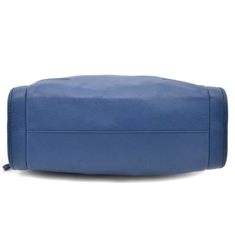 Vintage Delvaux blue shoulder bag for the best price at Labellov webshop. Safe and secure online shopping with 100% authenticity. Vintage Delvaux bleu sac à epaule pour le meilleur prix.