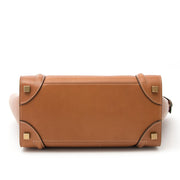 Vintage Céline cognac micro debossed handbag for the best price at Labellov webshop. Safe and secure online shopping with 100% authenticity. Vintage Céline cognac micro debossed sac à main pour le meilleur prix.