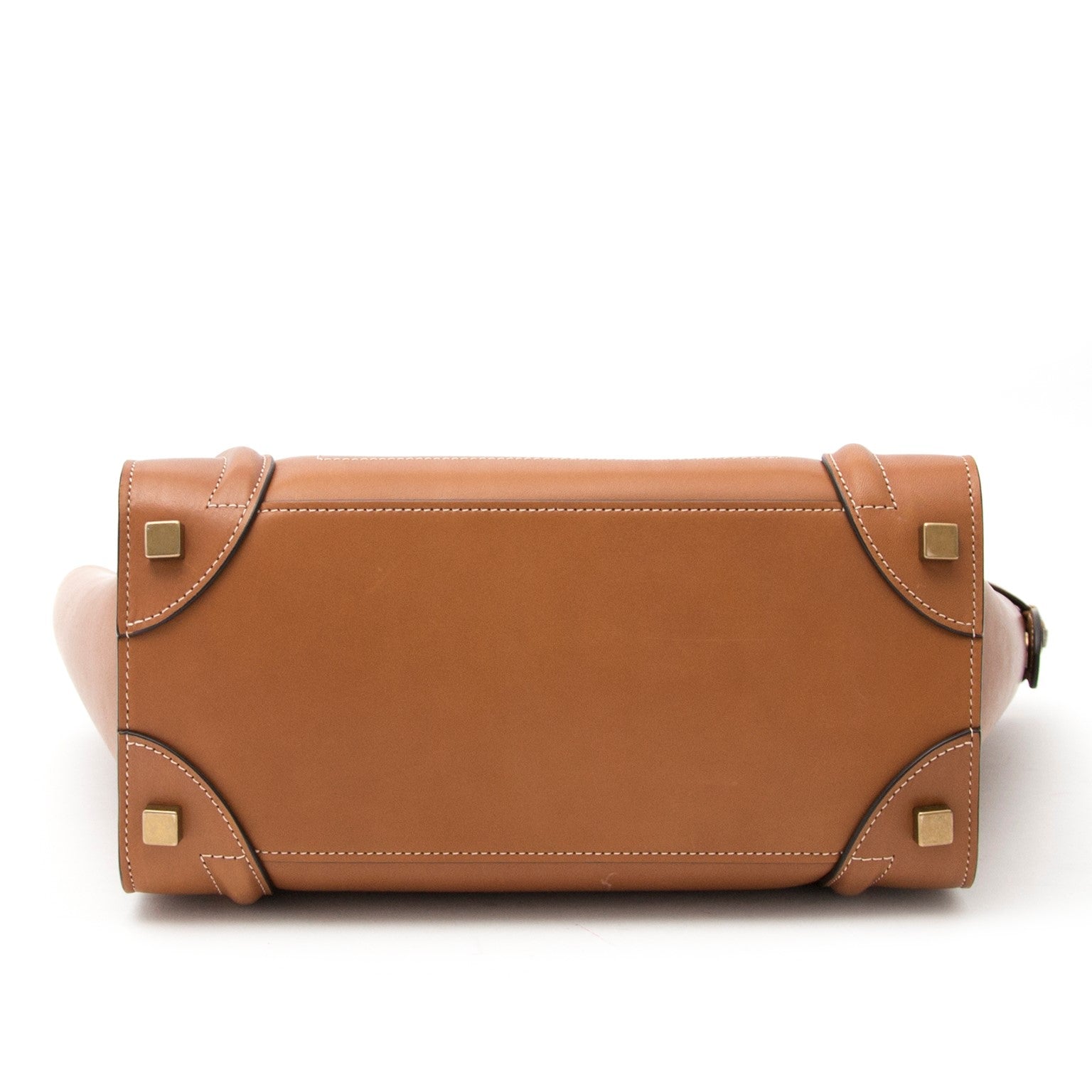 Vintage Céline cognac micro debossed handbag for the best price at Labellov webshop. Safe and secure online shopping with 100% authenticity. Vintage Céline cognac micro debossed sac à main pour le meilleur prix.