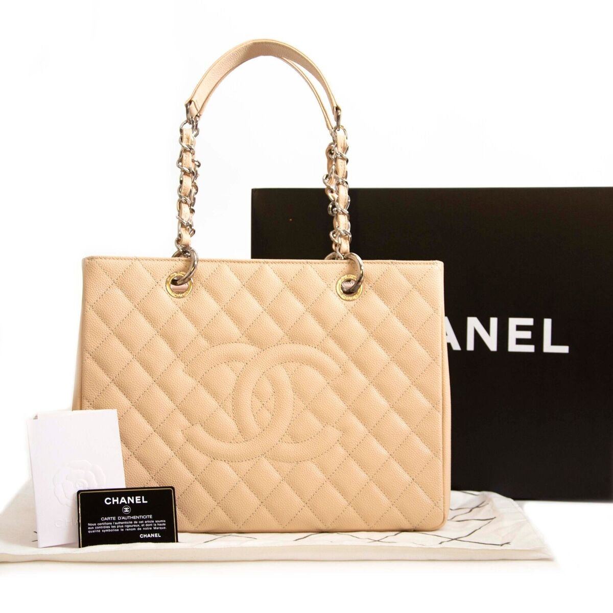 Buy authentic secondhand Chanel GST at the right price at LabelLOV.