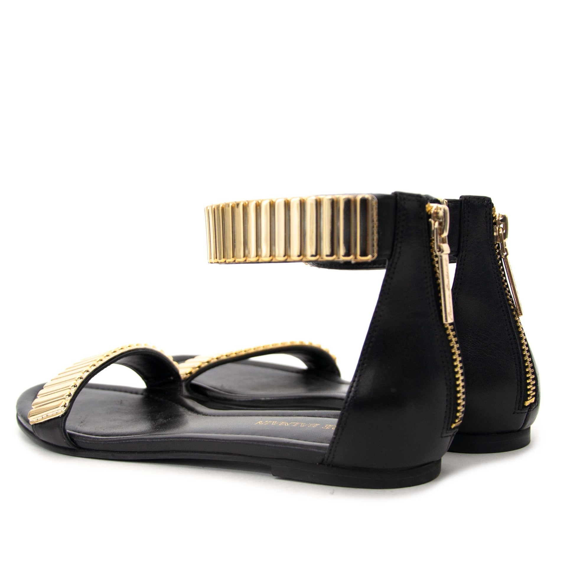 acheter en ligne seconde main Pierre Balmain Metallic Embellished Leather Sandals - Size 37