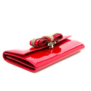 Koop en verkoop uw designer Valentino Red Patent Bow Wallet aan de beste prijs bij Labellov