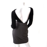 Vintage Chanel grey woolen skirt for the best price at Labellov webshop. Safe and secure online shopping with 100% authenticity. Vintage Chanel gris laine jupe pour le meilleur prix.