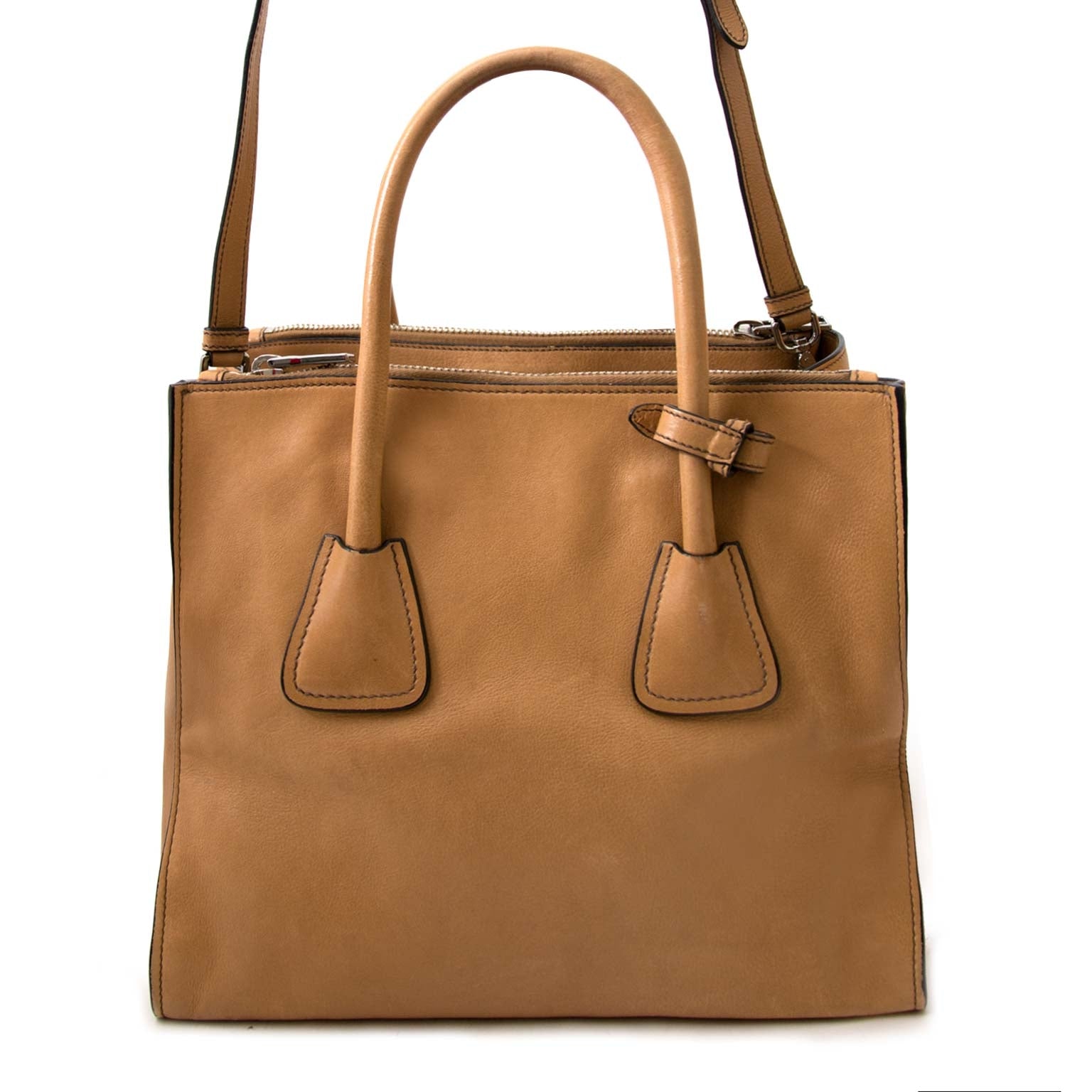 Achète des sacs de Prada à labellov vintage webshop de mode belgique