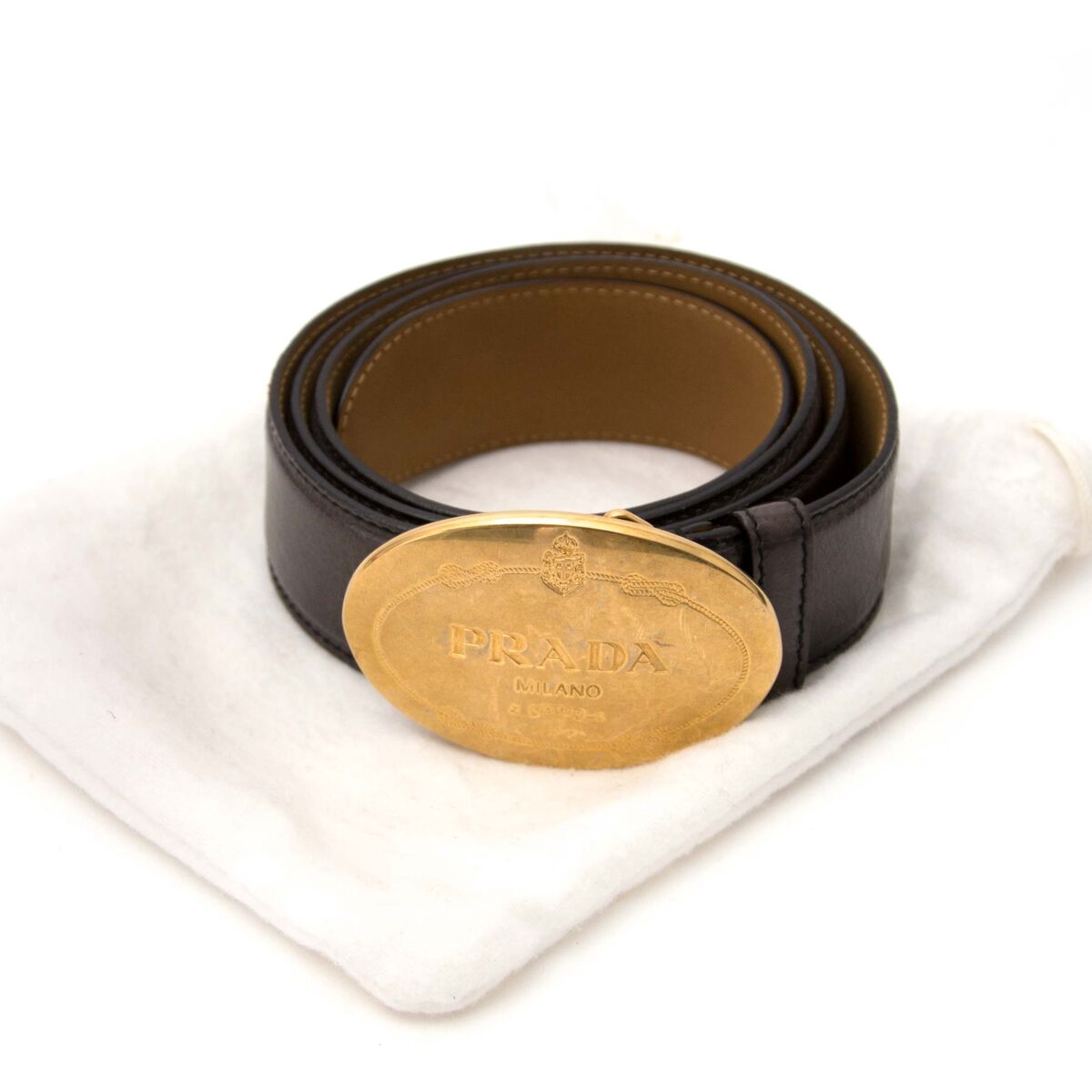 Achetez un authentique Prada ceinture dans le couleur noir pour le bon prix chez LabelLOV Anvers.