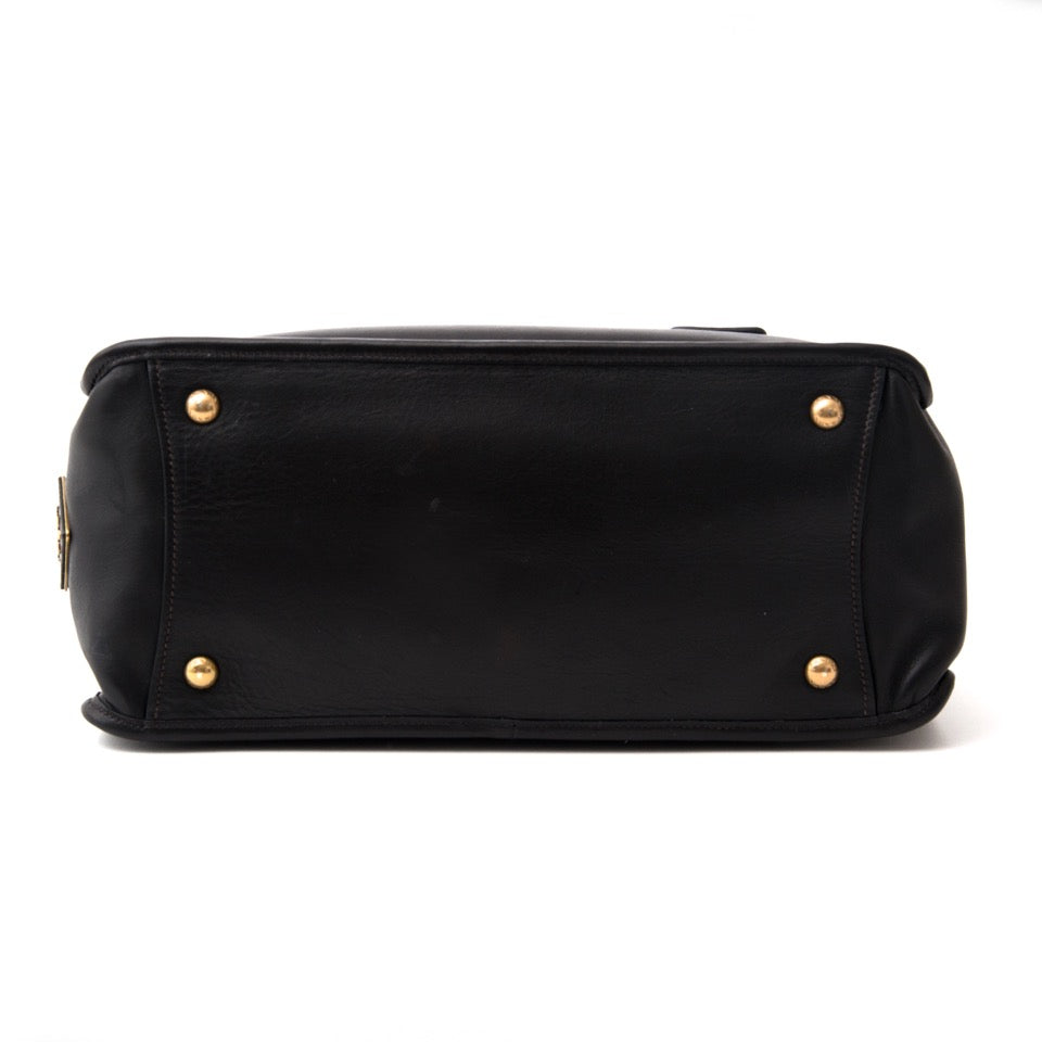 koop jou designer tweedehands Prada Black Leather Bag aan de beste prijs online