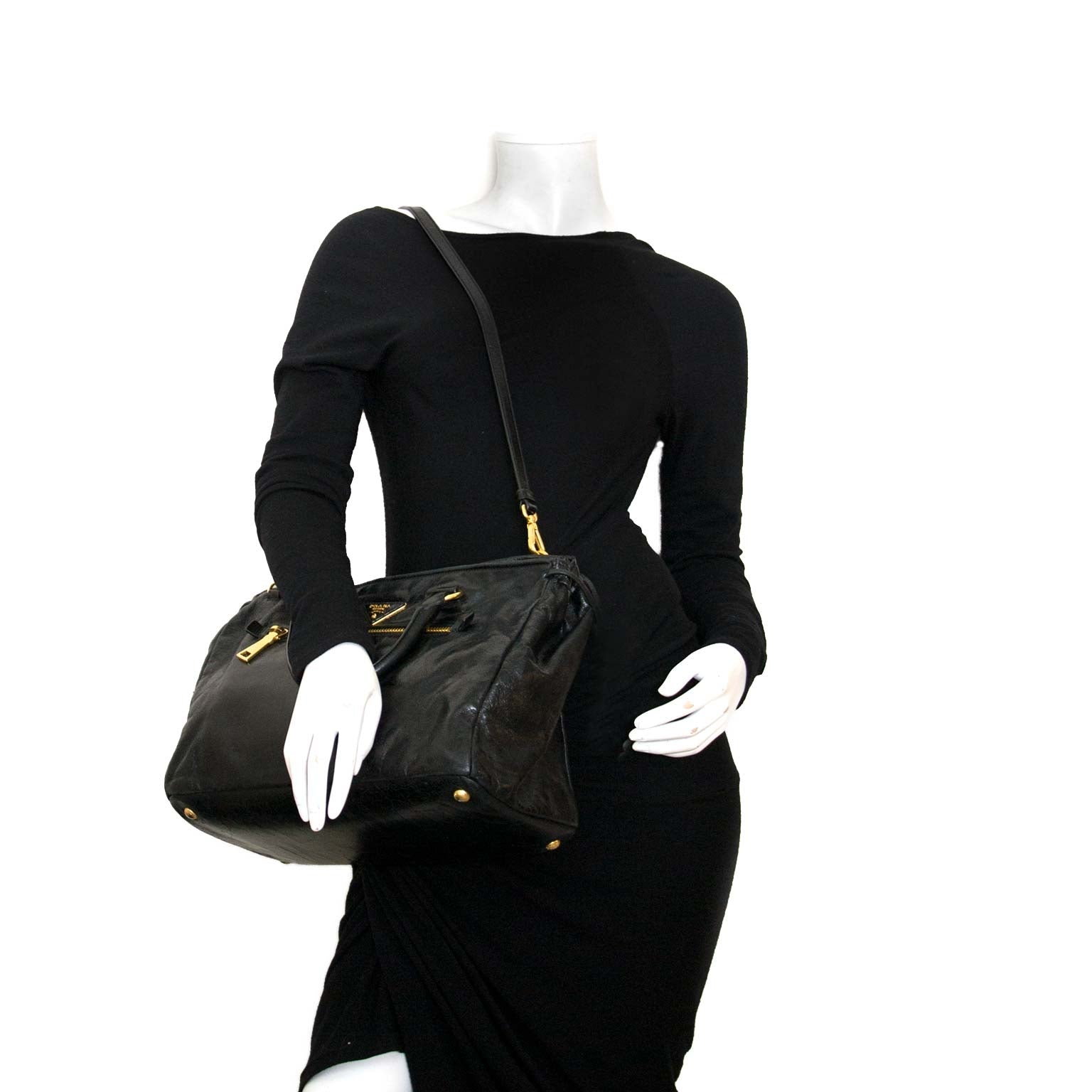 koop authentieke prada front zip tas nu online bij labellov vintage mode webshop belgië