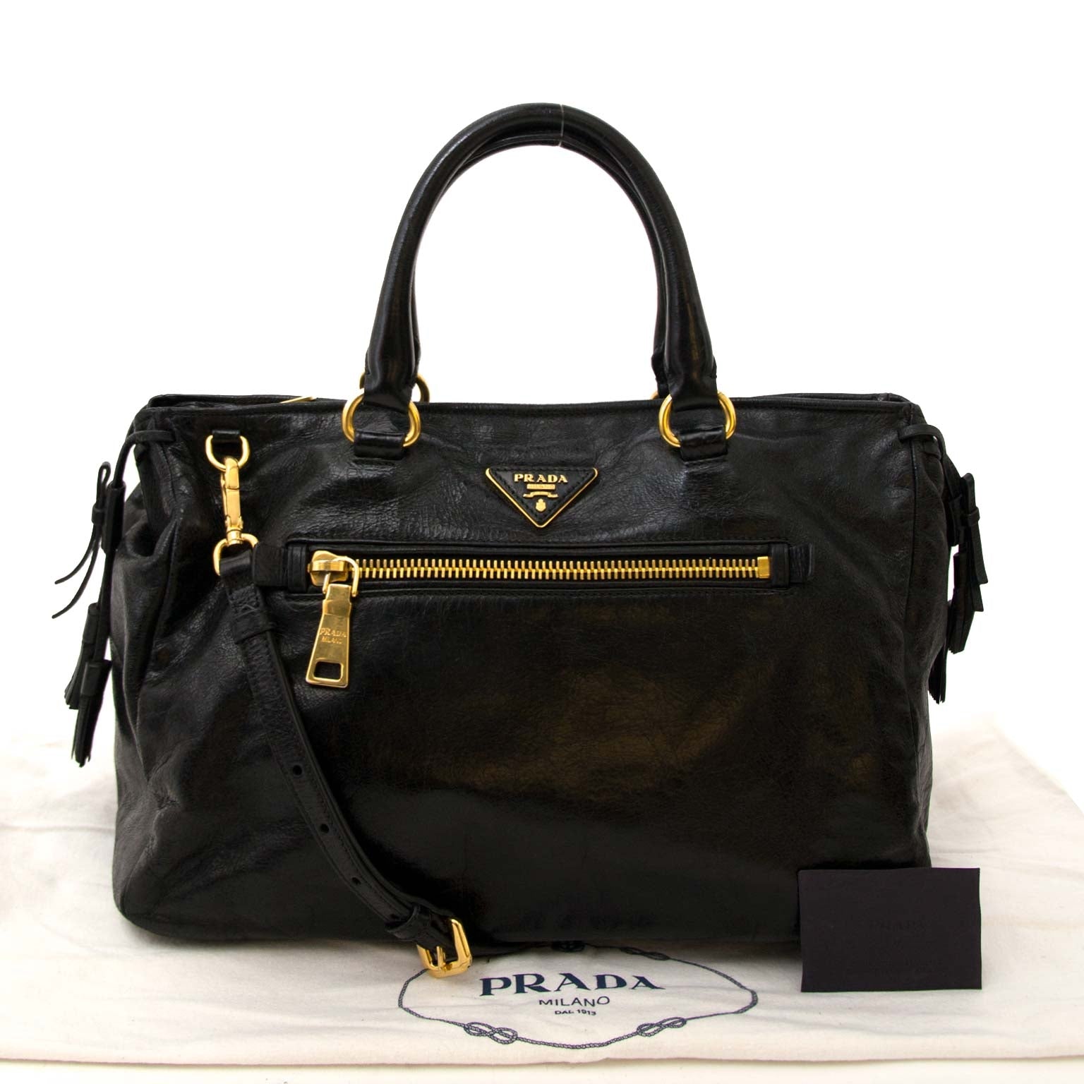 Achète des sacs authéntiques de Prada zip front à labellov vintage webshop de mode belgique