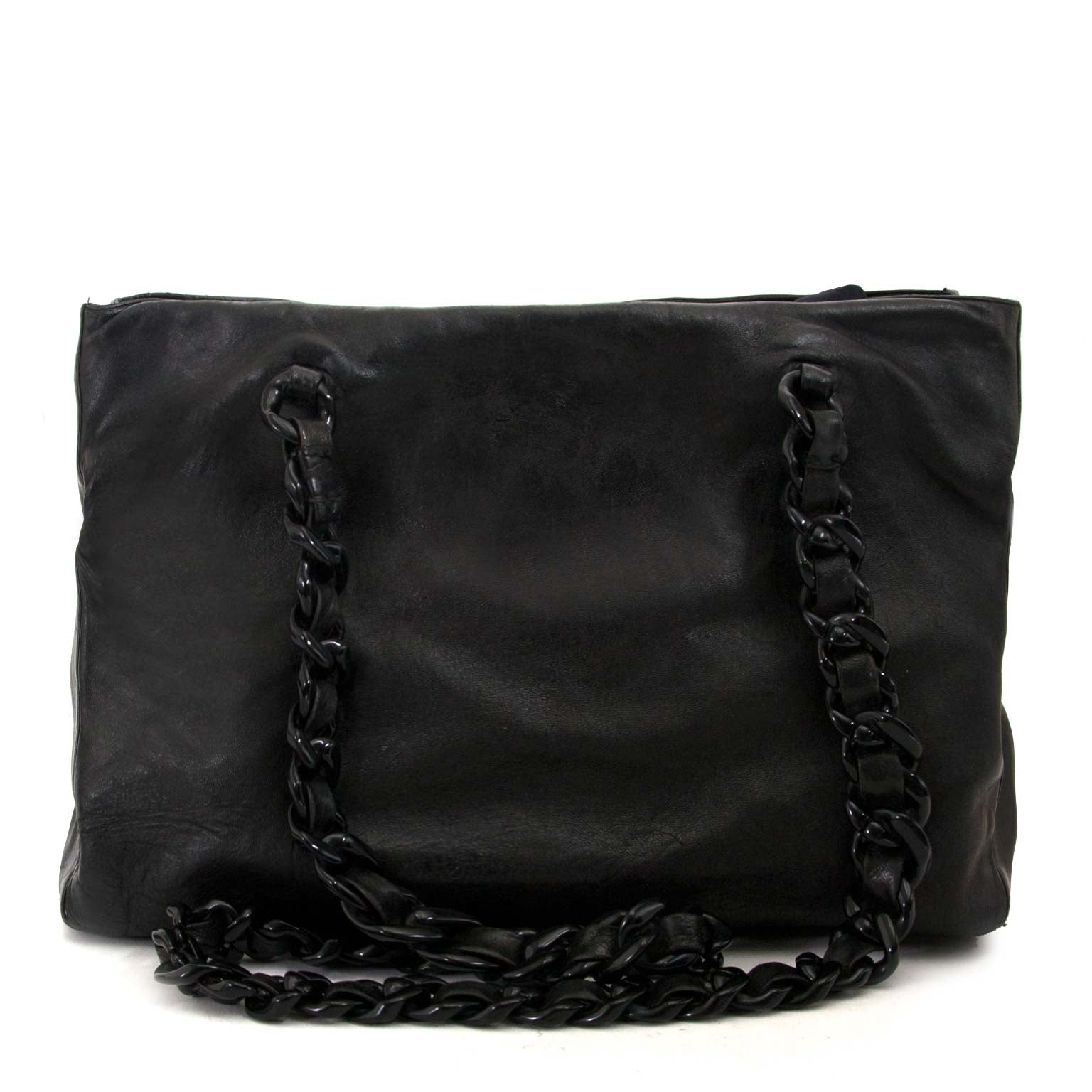 Prada Black Leather Shoulder Bag te koop bij labellov voor de beste prijs