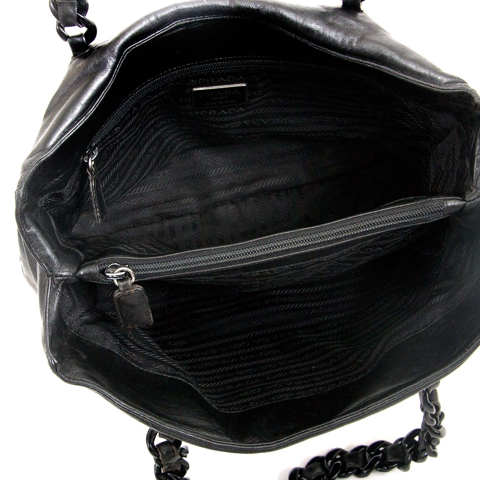 Prada Black Leather Shoulder Bag en vendre chez labellov au meilleur prix