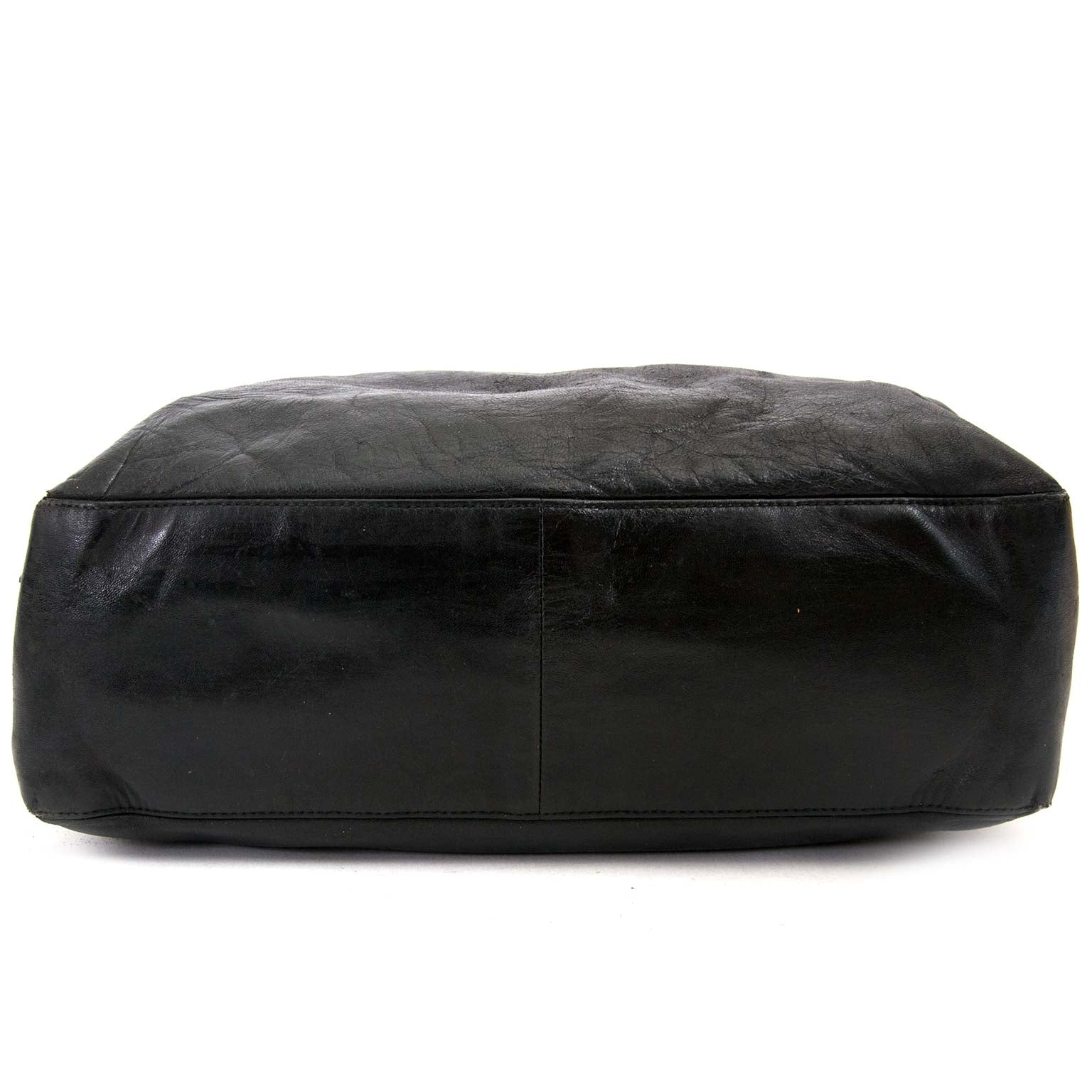 Achetez Prada Black Leather Shoulder Bag chez labellov antwerpen au meilleur prix