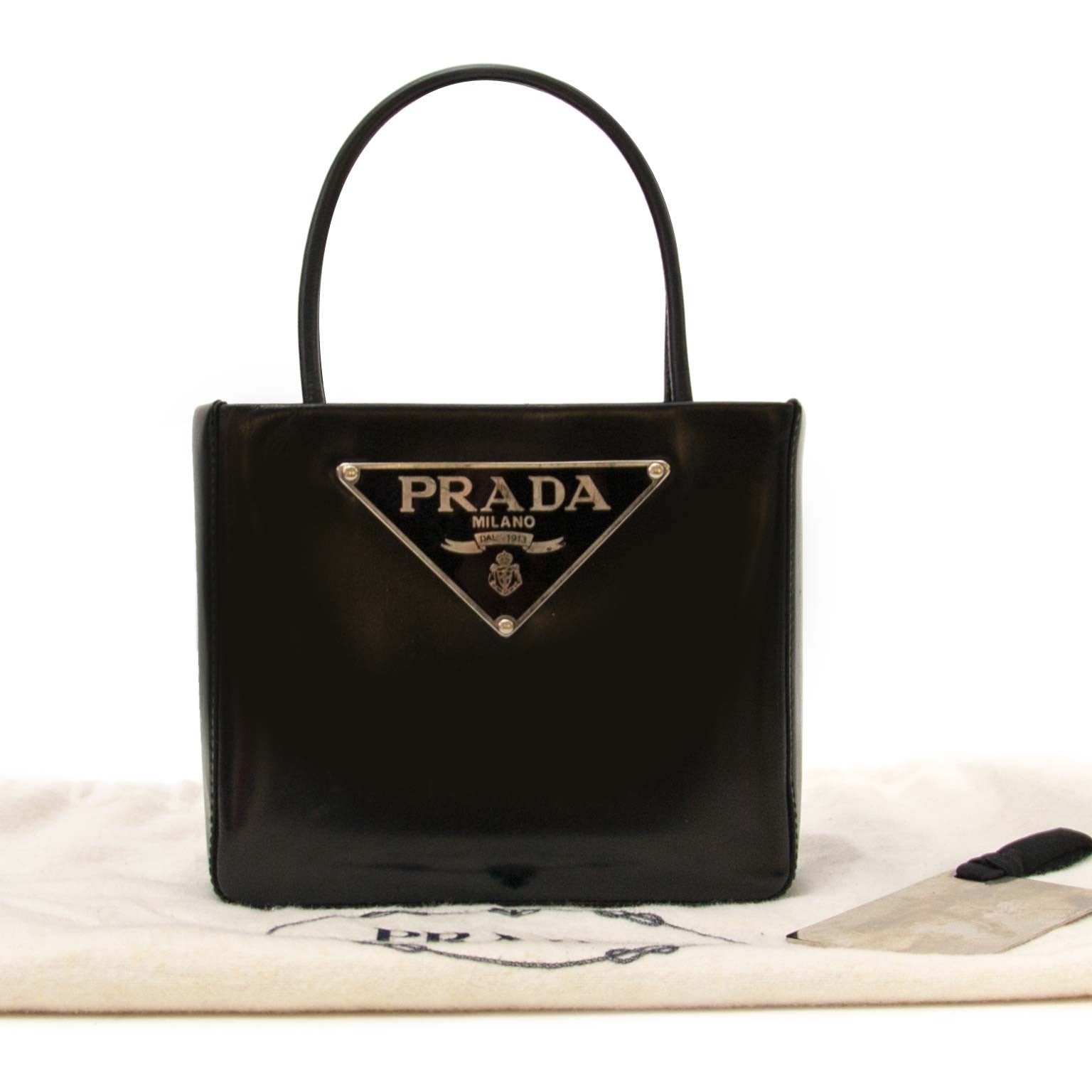 achète des sacs vernis prada top handle mini à labellov vintage webshop de mode belgique