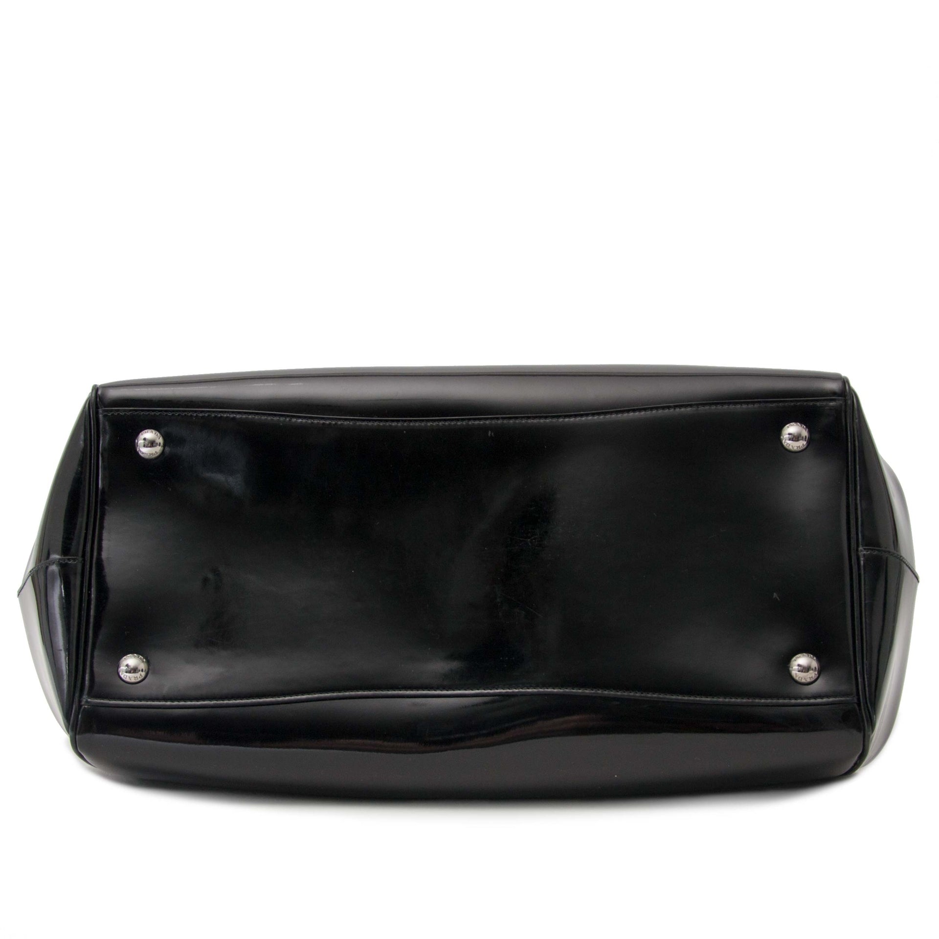 Prada Black Patent Bowling Bag Buy authentic designer Prada secondhand bags at Labellov at the best price. Safe and secure shopping. Koop tweedehands authentieke Prada tassen bij designer webwinkel labellov.